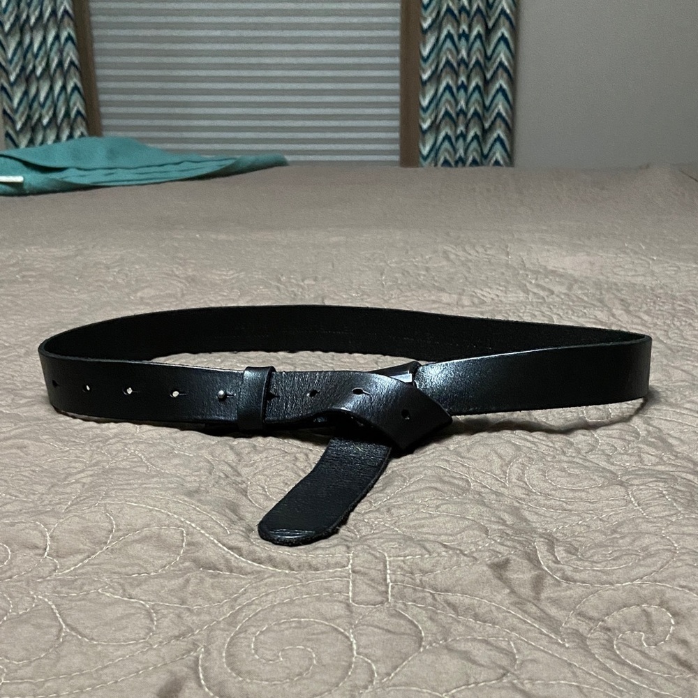 Banana Republic Elegant Black Leather Belt with Loop detail